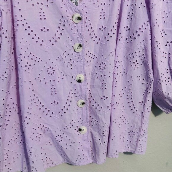 Sanctuary Modern Eyelet V-Neck Blouse – Lavender Ice – Size Medium (NWT) - Picture 6 of 14